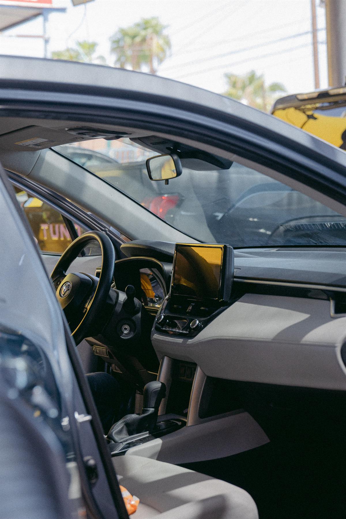 Interior de auto limpio tras el servicio